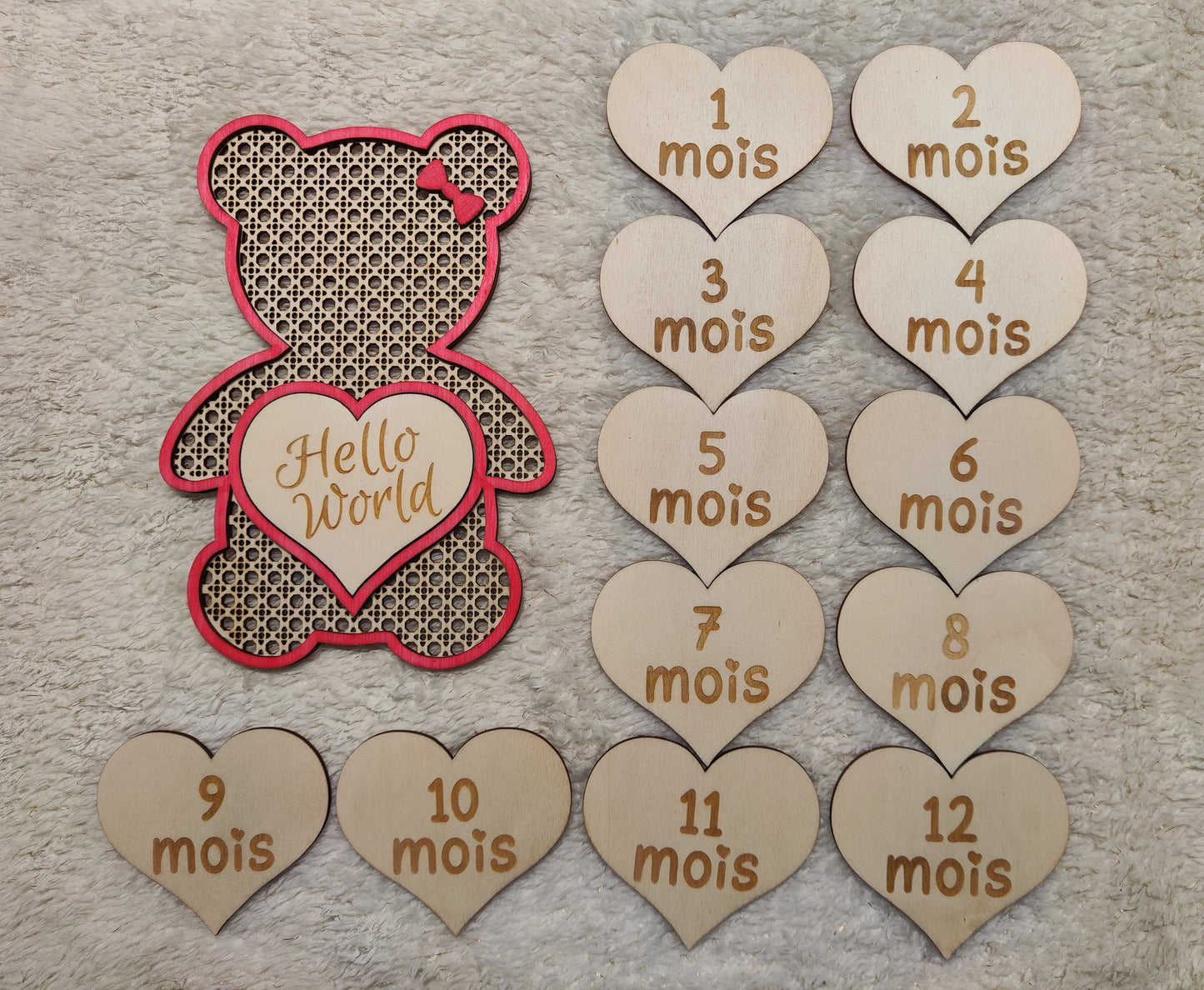 Carte étape bébé - tableau première année avec ours gravé et cœurs mensuels personnalisables