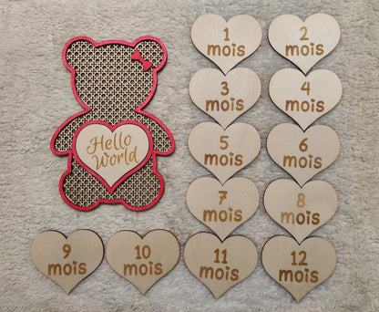 Carte étape bébé - tableau première année avec ours gravé et cœurs mensuels personnalisables