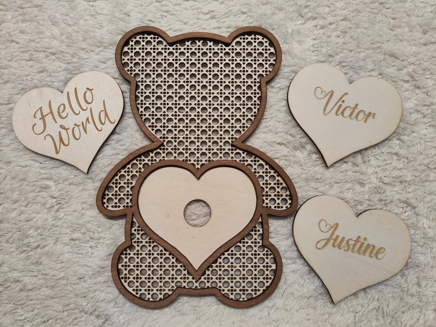 Carte étape bébé - tableau première année avec ours gravé et cœurs mensuels personnalisables