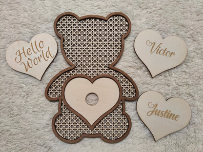 Carte étape bébé - tableau première année avec ours gravé et cœurs mensuels personnalisables