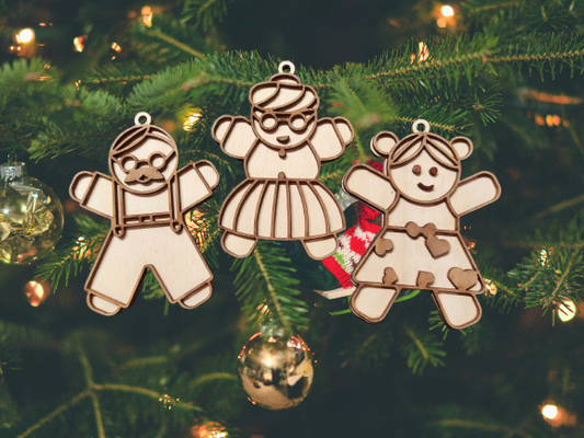 Lot de trois décorations en bois - Famille pain d'épices